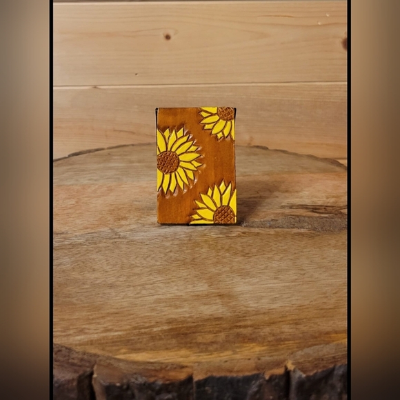 Hand Tooled leather Mirror Travel size sunflower flower makeup mirror - Picture 2 of 3